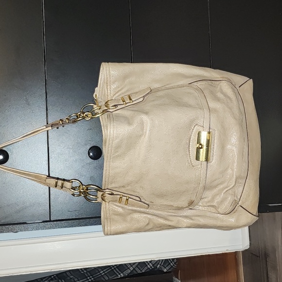 Coach Handbags - Large Coach leather tote